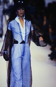 247519193_karl-lagerfeld-ss-1993(6).thumb.jpg.e055d799b58fdb426c11578f62ec89e4.jpg