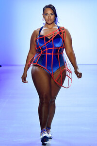 254378239_ChromatSpringSummer2020NewYorkFashionQz-p8VGWFLux.thumb.jpg.caace6d291cc42d7b936b8b5999260a6.jpg
