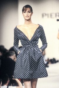 261204163_PierreBalmain1994WomenRTW47.thumb.jpg.1ef6797de845acab7c20108cd0ae5608.jpg