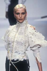 300015516_ChristianDior1994WomenRTW60.thumb.jpg.46ebf5ed73069b3851cd8913bff3bdf5.jpg