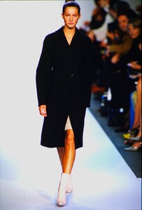 304966818_narciso-rodriguez-fw-1999(9).thumb.jpg.c14d7a6a8223dacbad53e65ecf27a7a4.jpg