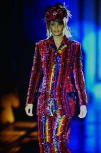 314984147_versace-hc-fw-1993(2).thumb.jpg.d1d0a87623a07d1ea18aff7e26526ff4.jpg