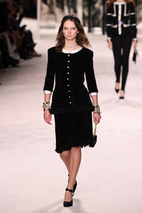 351254051_ChanelMetiersArt20192020RunwayLeGrandh_h9d2oIoZmx.thumb.jpg.1092984109fe6d157d3ad6e9014abaae.jpg