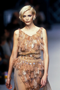365311259_Chloe1995WomenRTW34.thumb.jpg.50b71cec4bc8dbc63e931235da2c9ab2.jpg