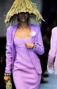 380391040_christy-turlington(5).thumb.jpg.a04bf0d281726376fcd87a91de01e8ef.jpg