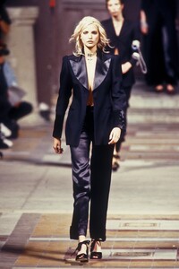 381194419_MartineSitbon1994WomenRTW98.thumb.jpg.f149d6fd27c89a704eea3758ff9f8996.jpg