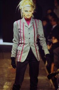 382738350_JeanPaulGaultier1995Fall(5).thumb.jpg.1fc1d20d06a45dfe6f8de8b87b0fbe84.jpg