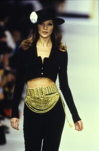 388759512_kate-moss(3).thumb.jpg.159c3e9d316316cee6f0a4372a8b1ff7.jpg