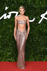 [1191501282] The Fashion Awards 2019 - Red Carpet Arrivals.jpg