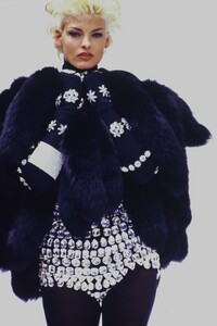 430019092_dolce-gabbana-fw-1991(1).thumb.jpg.c98f18bb96f5b93b52d652a90f4a50b2.jpg