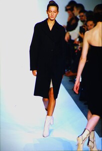 434960649_narciso-rodriguez-fw-1999(12).thumb.jpg.b331889717a4c459773d224434c25a9c.jpg