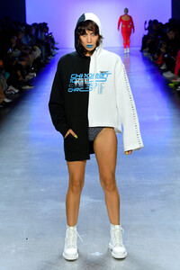 438563765_ChromatSpringSummer2020NewYorkFashionvhhr3qr1nryx.thumb.jpg.368efb8d8318d163976bd46872302280.jpg