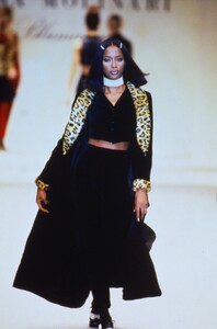 472164375_blumarine-fw-1994(21).thumb.jpg.09bdadd07b6afc6ff5be8b2d6a1e6d99.jpg