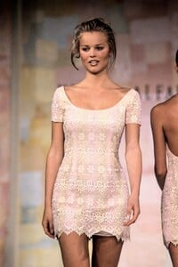 484253153_VictorAlfaro1994WomenRTW1.thumb.jpg.89a020f4d218f4316ca749871a44b44f.jpg