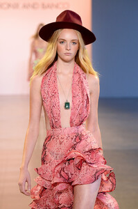 496697359_BronxBancoRunwaySeptember2019NewYorkViFq0d3CCrmx.thumb.jpg.a57ef9c5a8e5205ca85a6d82deb0116a.jpg