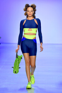 50272726_ChromatSpringSummer2020NewYorkFashionGJWqGJkICIHx.thumb.jpg.70b41e4a106e9d4293b856adb24d34f8.jpg