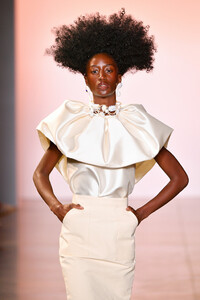 506640763_ChristopherJohnRogersRunwaySeptember2019DqqGirLUWnnx.thumb.jpg.f20a36211e269c378eeb1dfd3d243997.jpg