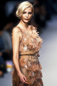 534161623_Chloe1995WomenRTW35.thumb.jpg.51b55255bae4b6b21a9788f25559f75a.jpg