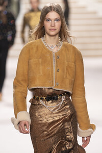 53527190_ChanelMetiersArt20192020RunwayLeGrandtLwMHyZL_3lx.thumb.jpg.50d3a5d8d36b7244f680cf3524fe8feb.jpg