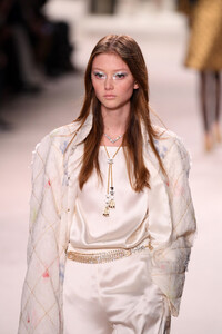 540463176_ChanelMetiersArt20192020RunwayLeGrandYjo77Q2ynmbx.thumb.jpg.2f86427745c9549e5815a66f109a3400.jpg