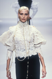 56334667_ChristianDior1994WomenRTW59.thumb.jpg.2e699b7aac7acb0ee39132d98d6baf7d.jpg