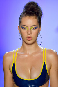 574075906_ChromatSpringSummer2020NewYorkFashionJjH-BFVMvGBx.thumb.jpg.18d011a791a3dc832bc7622c2909ab00.jpg