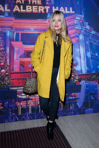 Laura+Whitmore+Emma+Bunton+Christmas+Party+l0H6thpFDbAx.jpg