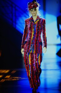 592945245_versace-hc-fw-1993(15).thumb.jpg.5d2946955bf2d657dd68866ace35413a.jpg