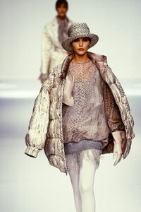 5970122_ChristianDior1994WomenRTW17.thumb.jpg.6f65b43ba82d79e1266ad4013cf316f3.jpg