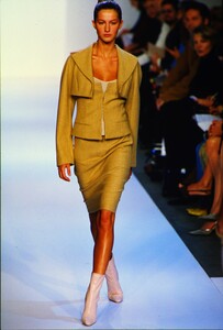 598929522_narciso-rodriguez-fw-1999(6).thumb.jpg.ea25c8ad2e51183ab036d22a584bedf6.jpg