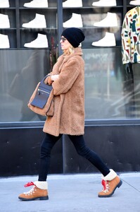 hil201219BZNimage102.jpg