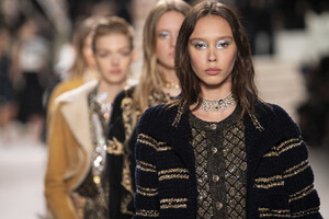 605721842_ChanelMetiersArt20192020RunwayLeGrandxcwrnr8tc-Zx.thumb.jpg.4d5b96f828b888f6297feb18bec79d71.jpg