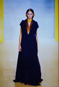 606820438_rifat-ozbek-fw-1999(2).thumb.jpg.2aa62be693e1291abd0182cdcfc9008a.jpg