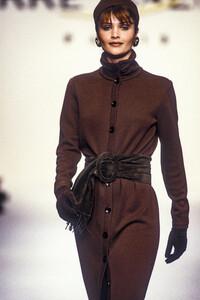 613722092_PierreBalmain1993WomenRTW24.thumb.jpg.30edd5c3fca81e79ab54d4d52ed0db34.jpg