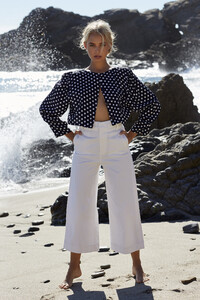 61478530_Stefanie_Parkinson_2018_11_02_Beach_Shoot818.thumb.jpg.60b5a05a919659599001dd848ae1664b.jpg