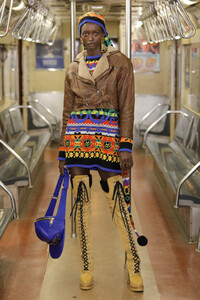 623860231_MoschinoPrefall2020RunwayShowlN9P_CueQHSx.thumb.jpg.2fe105351ad0a593b6e5f321d7eb8801.jpg