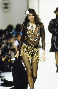 631534286_helena-christensen(2).thumb.jpg.9a3570bdf61559728f00e9f5430c69d8.jpg