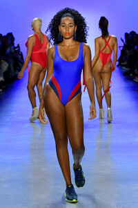 634920186_ChromatSpringSummer2020NewYorkFashionYDGrN9IkM4nx.thumb.jpg.10420b14b4622d569a578a74db21c2b4.jpg