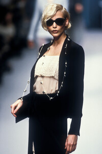 642127499_Chloe1995WomenRTW2.thumb.jpg.f013b617874fbf1b09ff6cd71d5c8fe4.jpg