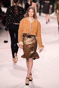 642269524_ChanelMetiersArt20192020RunwayLeGrandYlvpRbpy3hux.thumb.jpg.b44aa2dfbe6570bf777ff75abd8e73fd.jpg
