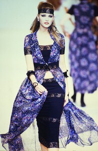 652805583_karl-lagerfeld-ss-1993(1).thumb.jpg.6d905f049a49f1e25eb8aaa70d1a44a3.jpg