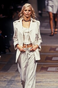 66627659_MartineSitbon1994WomenRTW4.thumb.jpg.2fd7e046debe43e937275e9f3ddc8c6c.jpg