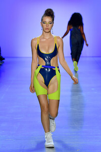 676995863_ChromatSpringSummer2020NewYorkFashionA2aW_69dCcqx.thumb.jpg.1c5890ff7420c589d219a226f36b4ec3.jpg