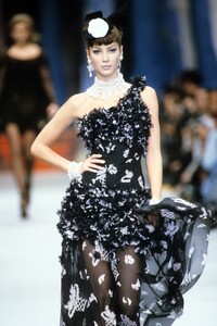 688949681_christy-turlington(10).thumb.jpg.84caa656bf803a23cfae2f0c9040e065.jpg