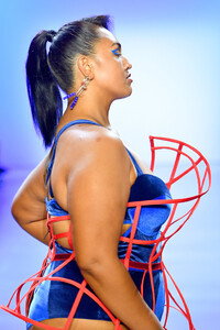 69326287_ChromatSpringSummer2020NewYorkFashionu4W-iAzeKBqx.thumb.jpg.9c58b534f9bab3d57c9e62514e455f25.jpg