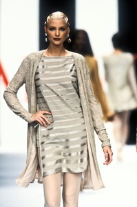 697063874_Valentino1994WomenRTW17.thumb.jpg.9d7d1d77ae674d16b5cb3ea7e822b5a5.jpg