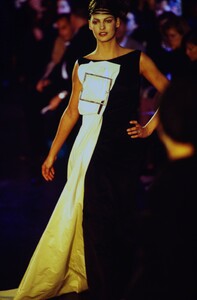 700894468_john-galliano-ss-1996(10).thumb.jpg.26ccdbc0f47402f5aaa4a3bf55e3ae64.jpg