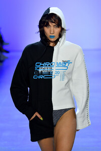 710581285_ChromatSpringSummer2020NewYorkFashion4WZIXAEx78Px.thumb.jpg.79f2d35d6de76b25d6ac1f9a2979e583.jpg