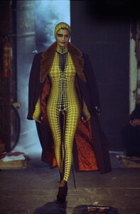 72083782_JeanPaulGaultier1995Fall(18).thumb.jpg.57fcecf46ab30e190f59b5729bb452e1.jpg