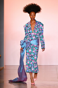 727724027_ChristopherJohnRogersRunwaySeptember2019uUQdEN52qLmx.thumb.jpg.ea8a34ae3c5aa709be20883167a5a656.jpg